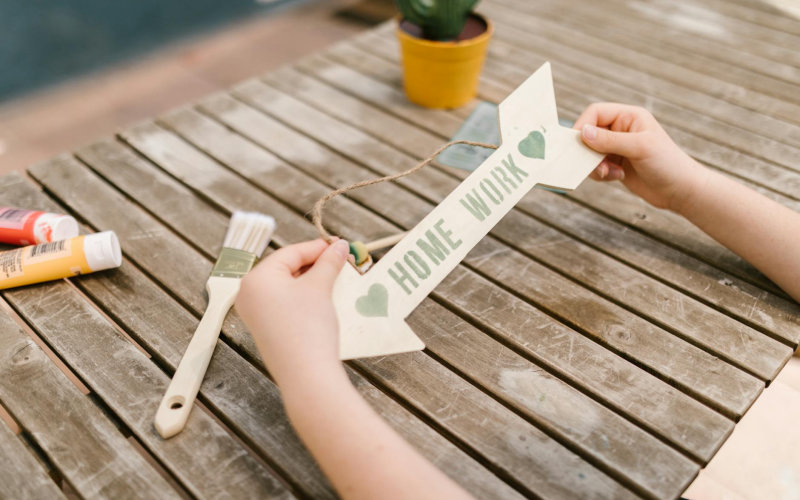 Easy Designs for a DIY Desk